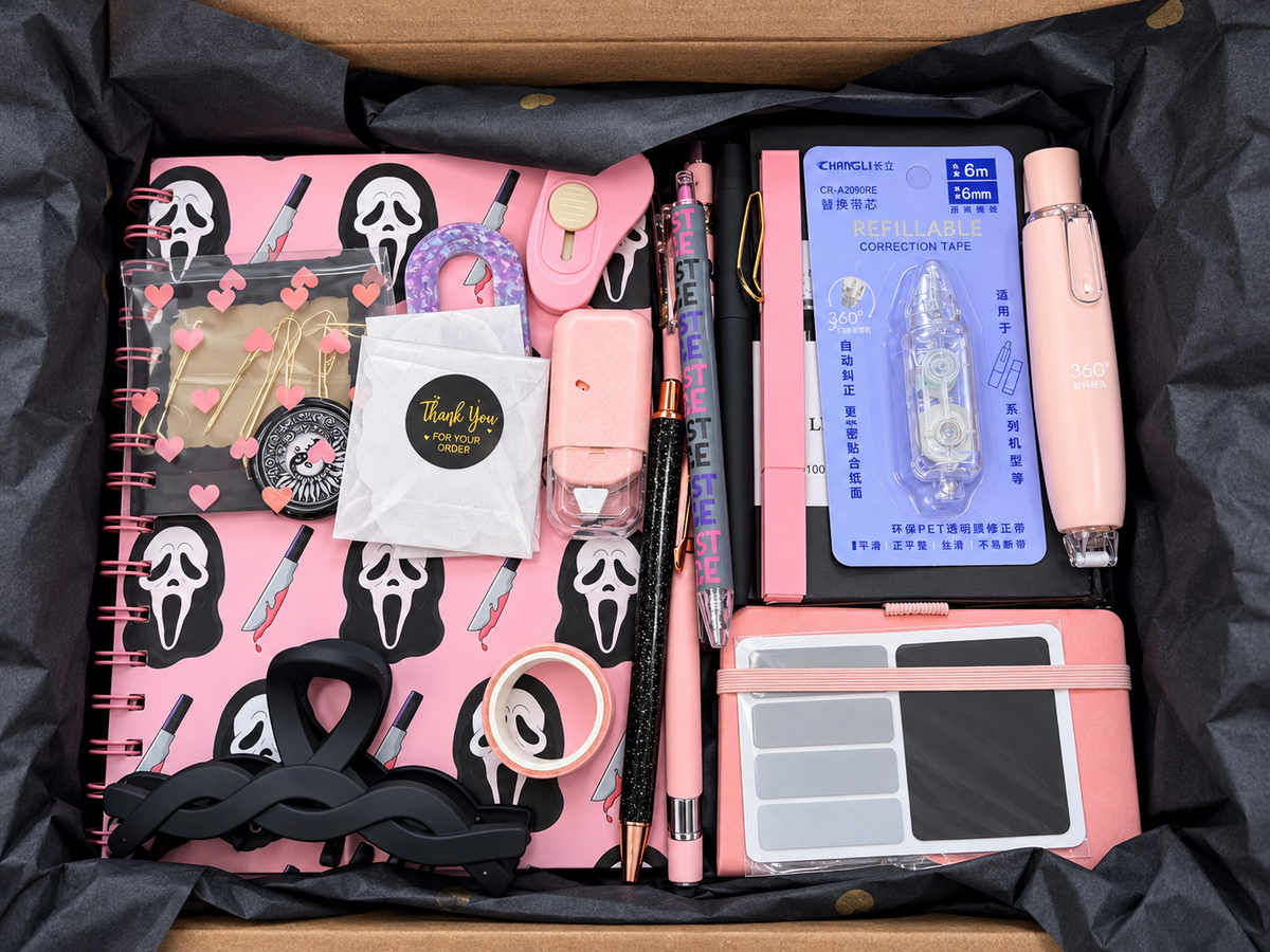 Pretty in pink, with a little Ghostface attitude. 💗👻🖤